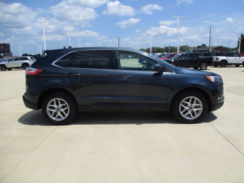Used 2024 Ford Edge SEL w/ Convenience Package AWD/4WD image 8