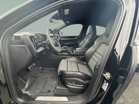 Used 2024 Porsche Cayenne S AWD/4WD image 31