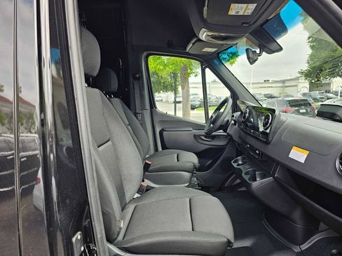 New 2025 Mercedes-Benz Sprinter 3500 image 10