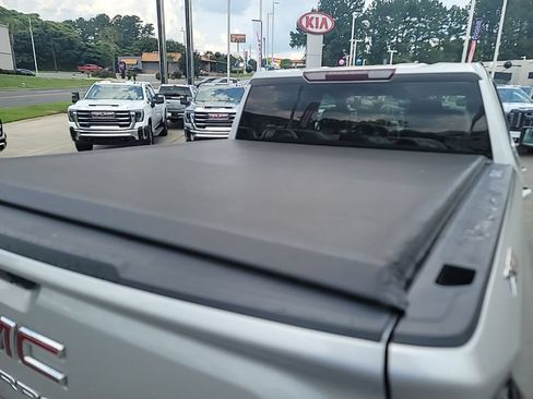 Used 2019 GMC Sierra 1500 SLE w/ X31 Off-Road Package AWD/4WD image 7