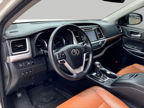 Used 2018 Toyota Highlander Limited Platinum AWD/4WD image 18