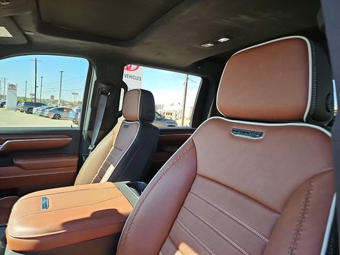 Used 2025 GMC Sierra 2500 Denali Ultimate image 11