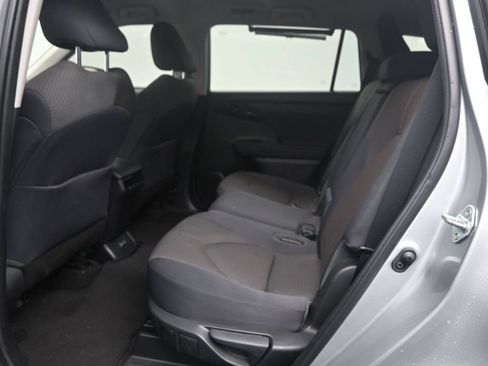 Used 2023 Toyota Highlander LE FWD image 13