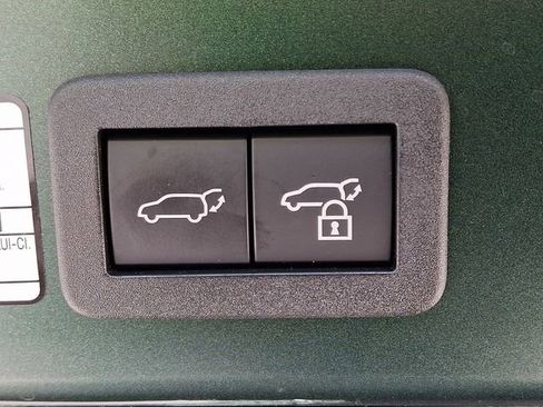 Used 2023 Toyota Corolla Cross XLE w/ Convenience Package image 27