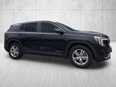 Used 2024 GMC Terrain SLE FWD image 3