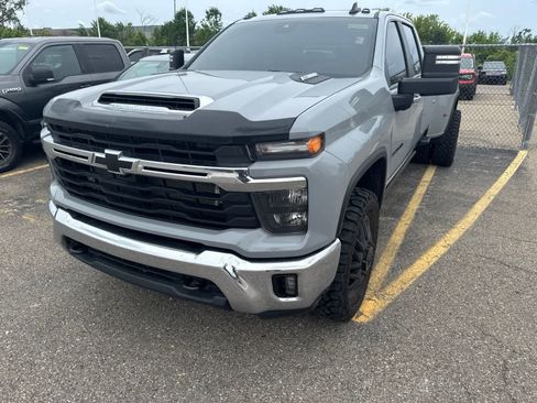 Used 2024 Chevrolet Silverado 3500 LT w/ All Star Edition AWD/4WD image 2