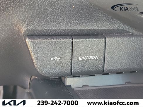 Used 2020 Toyota Camry SE image 30