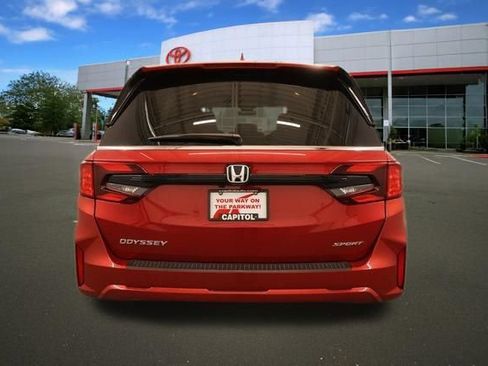 Used 2025 Honda Odyssey Sport-L image 4