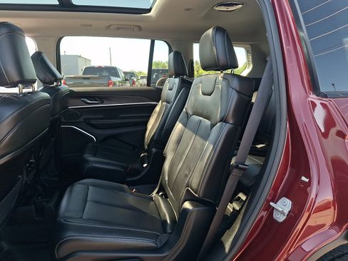Used 2021 Jeep Grand Cherokee L Limited AWD/4WD image 10