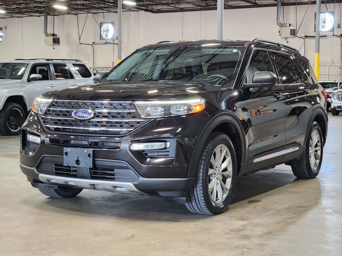 Used 2024 Ford Explorer XLT w/ Equipment Group 202A RWD image 4