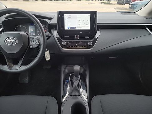 Used 2025 Toyota Corolla LE image 11
