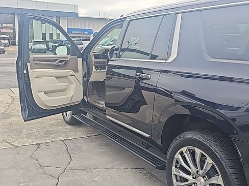 Used 2022 GMC Yukon XL Denali w/ Denali Ultimate Package image 10