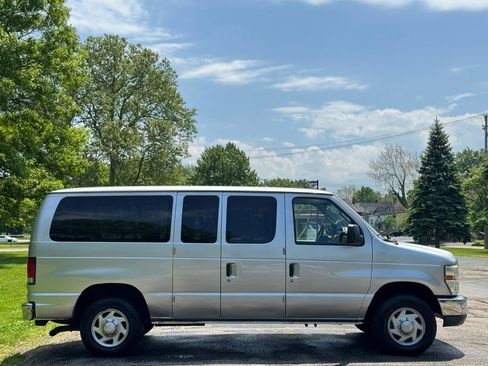 Used 2010 Ford E-350 and Econoline 350 XL RWD image 9