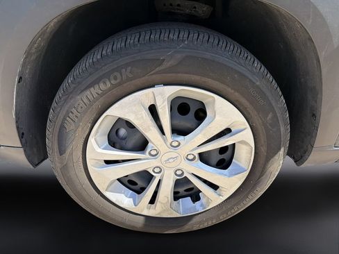 Used 2025 Chevrolet Trax LS FWD image 9