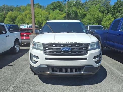 Certified 2017 Ford Explorer XLT w/ Equipment Group 202A FWD image 3