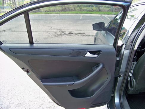 Used 2012 Volkswagen Jetta SE FWD image 26