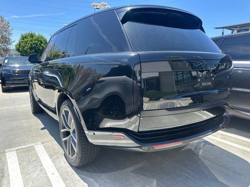 Used 2024 Land Rover Range Rover SE AWD/4WD image 4