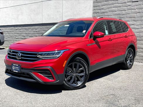 Certified 2023 Volkswagen Tiguan SE FWD image 12