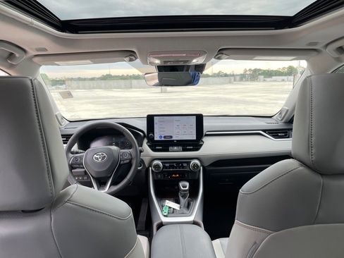 Used 2023 Toyota RAV4 Limited image 19