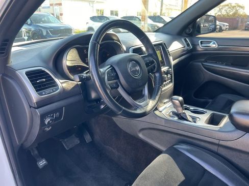 Used 2018 Jeep Grand Cherokee Altitude AWD/4WD image 6
