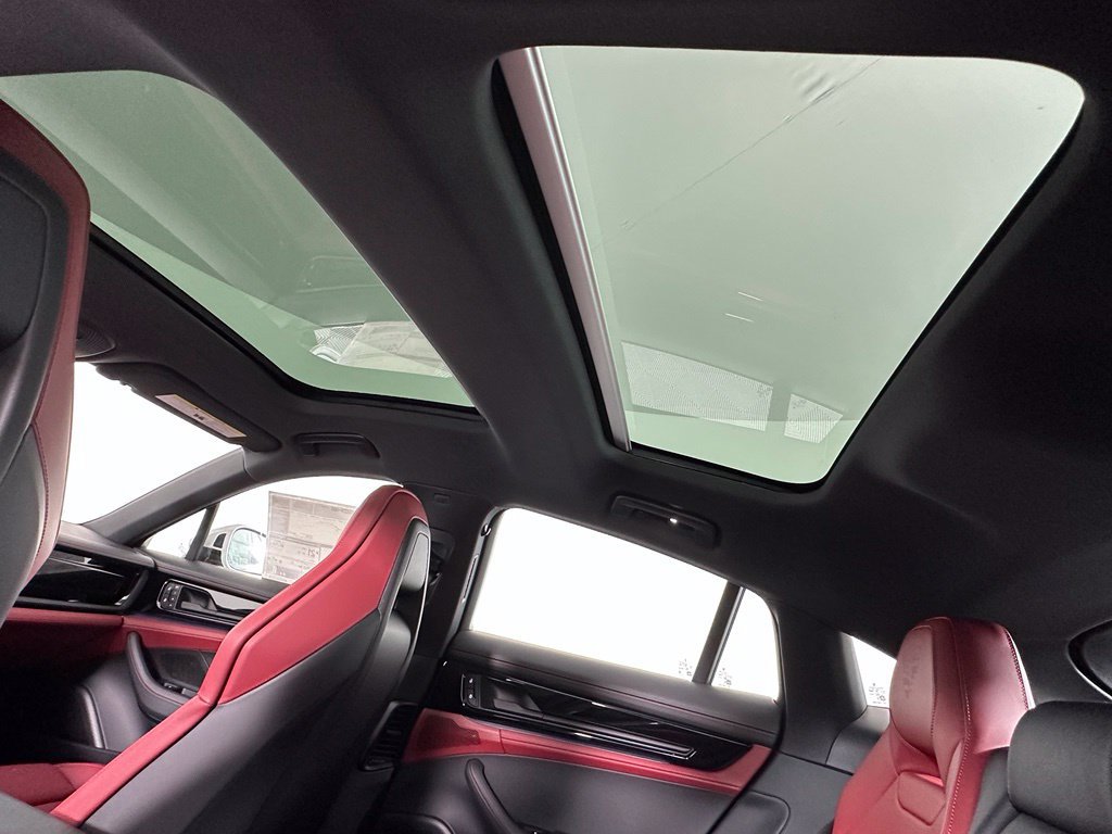 Used 2026 Porsche Panamera RWD image 22
