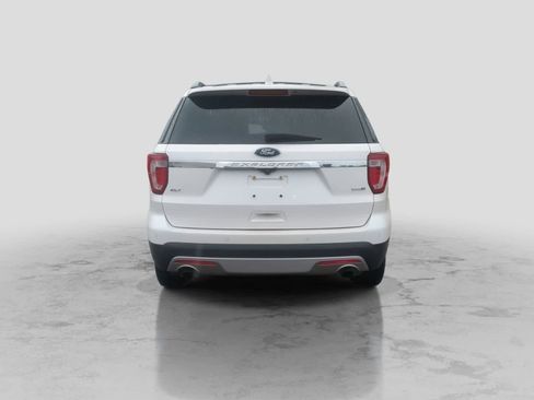 Used 2017 Ford Explorer XLT AWD/4WD image 7