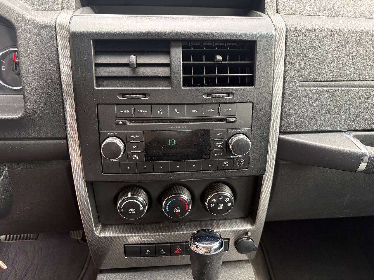 Used 2010 Jeep Liberty Sport AWD/4WD image 15