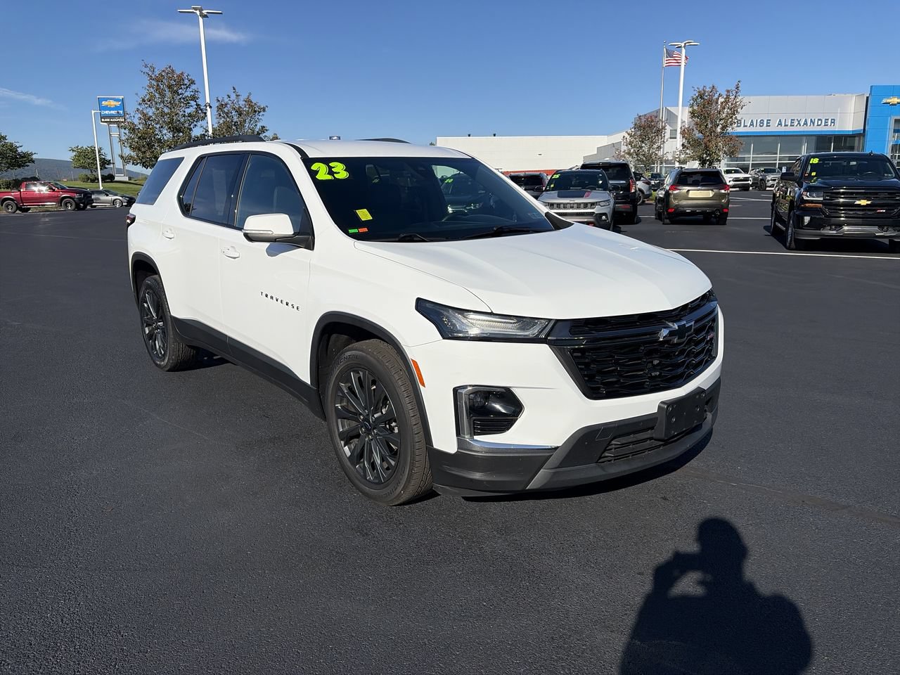 Used 2023 Chevrolet Traverse RS AWD/4WD image 1