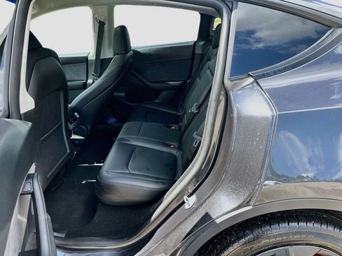 Used 2024 Tesla Model Y Long Range RWD image 24