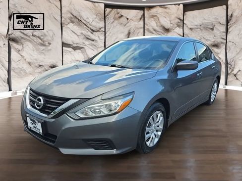 Used 2017 Nissan Altima 2.5 S w/ Power Driver Seat Package FWD image 1