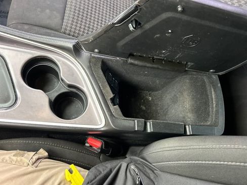 Used 2019 Dodge Challenger SXT image 18