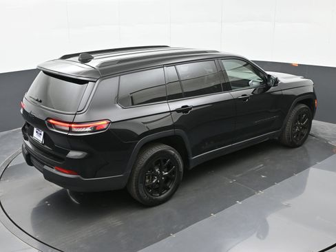 Used 2024 Jeep Grand Cherokee L Laredo AWD/4WD image 41