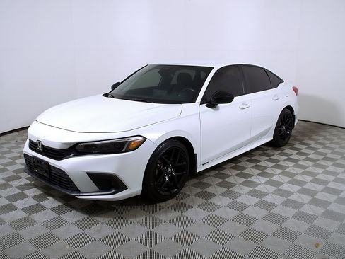 Used 2023 Honda Civic Sport image 3