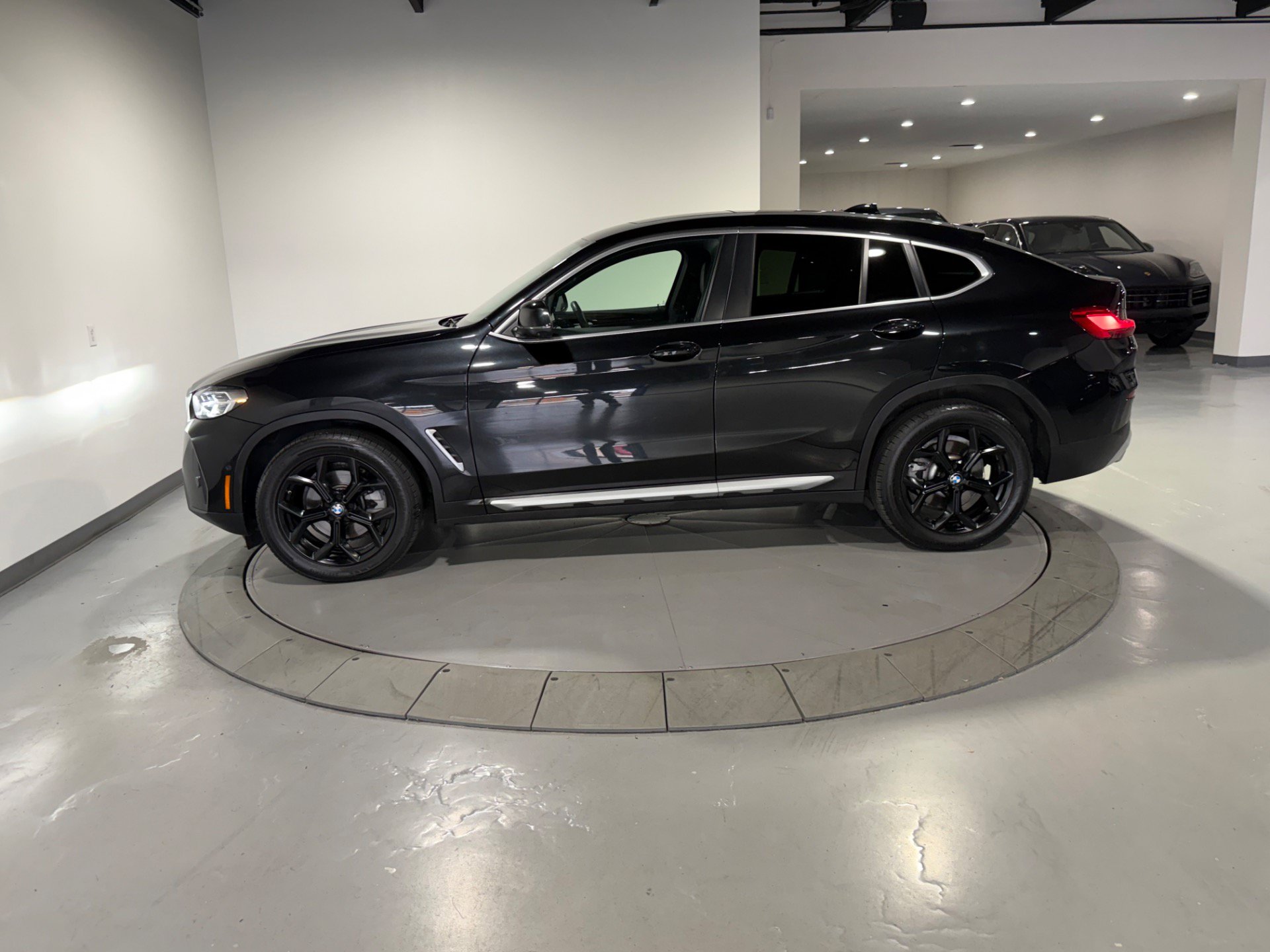 Used 2024 BMW X4 xDrive30i AWD/4WD image 12