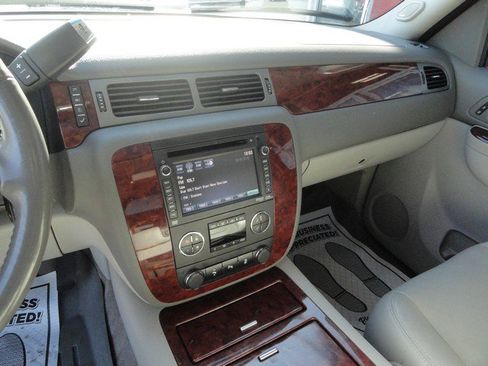 Used 2012 Chevrolet Avalanche LTZ AWD/4WD image 10