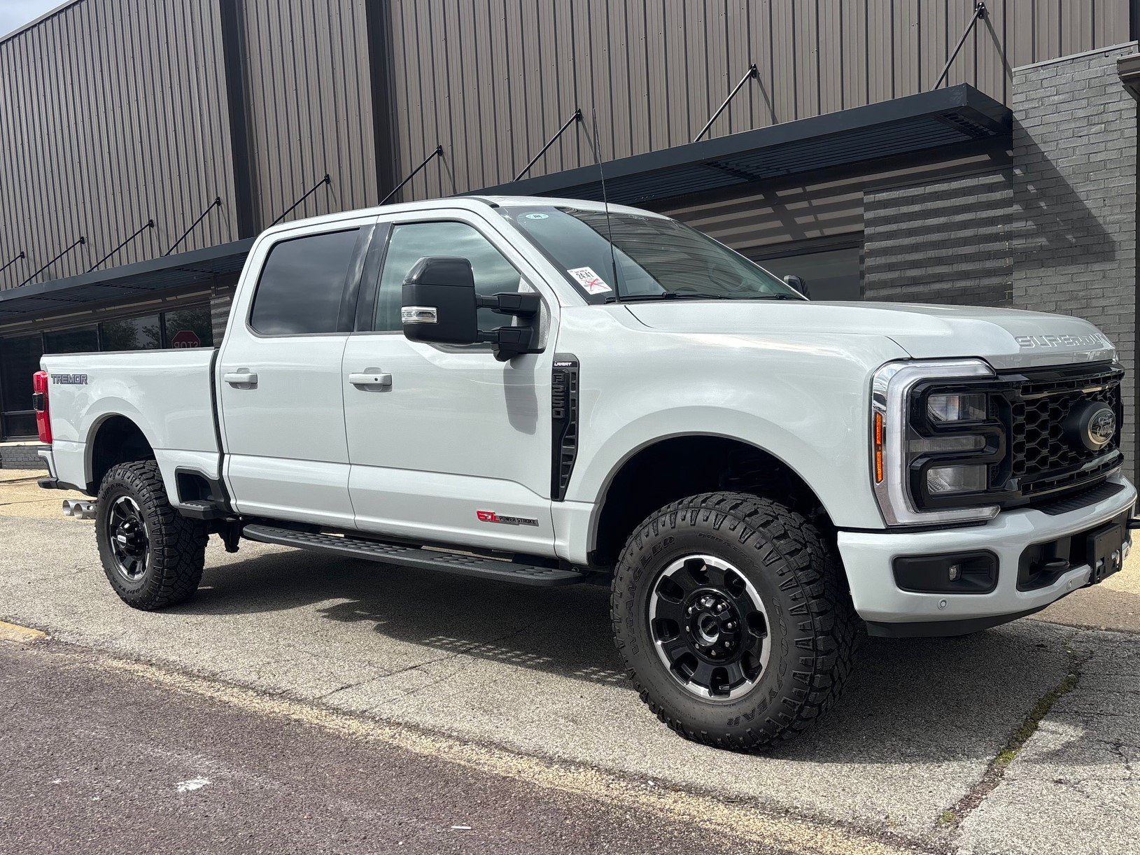 Used 2025 Ford F250 Lariat w/ Lariat Ultimate Package AWD/4WD image 3
