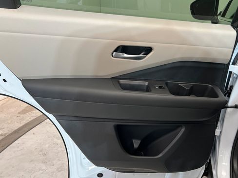 New 2026 Nissan Pathfinder SL image 18