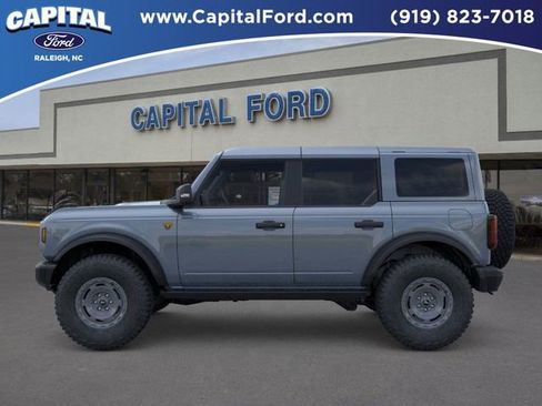 New 2025 Ford Bronco Badlands image 3