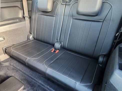 Used 2022 Volkswagen Tiguan SE R-Line image 29