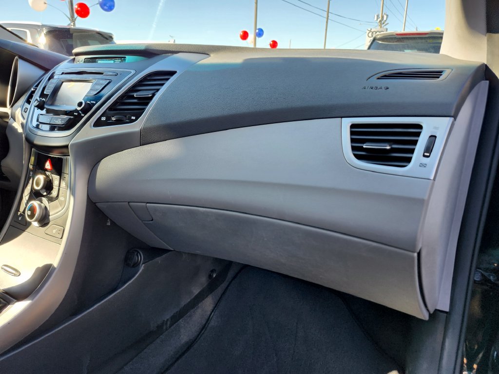 Used 2014 Hyundai Elantra SE w/ Option Group 02 FWD image 11