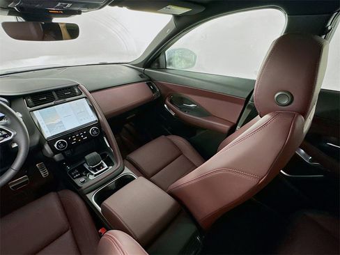 New 2024 Jaguar E-PACE R-Dynamic SE image 25