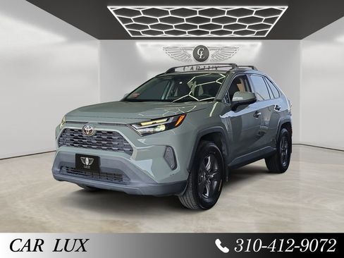 Used 2022 Toyota RAV4 XLE w/ Convenience Package FWD image 1