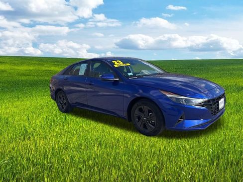 Used 2023 Hyundai Elantra SEL image 3