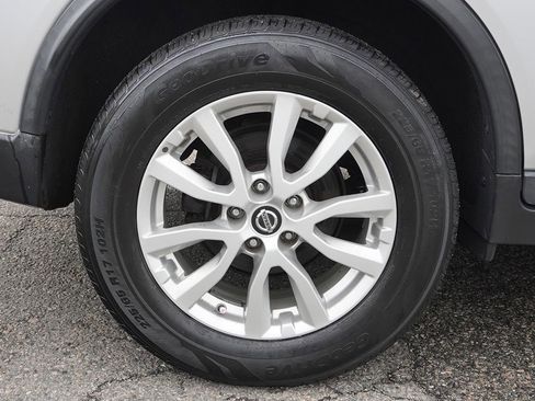 Used 2018 Nissan Rogue SV AWD/4WD image 17