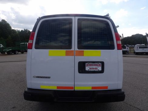Used 2018 Chevrolet Express 2500 w/ Driver Convenience Package RWD image 6