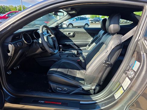 Used 2018 Ford Mustang Shelby GT350 w/ Convenience Package RWD image 18