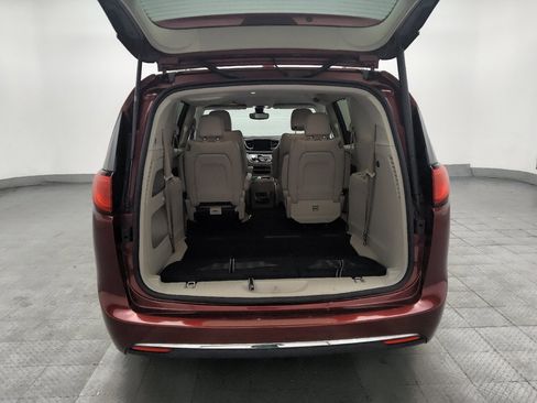 Used 2017 Chrysler Pacifica Touring-L FWD image 29