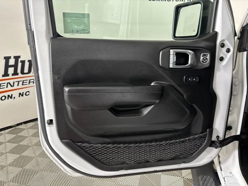 Used 2022 Jeep Gladiator Sport AWD/4WD image 7