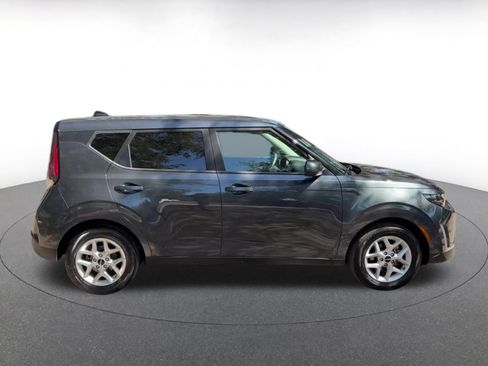 Used 2025 Kia Soul LX w/ LX Technology Package FWD image 16