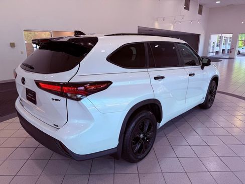 Used 2025 Toyota Highlander XLE AWD/4WD image 14